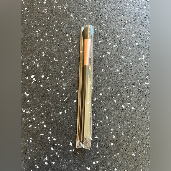 BYOD | Concealer Brush - Picture 3 of 4